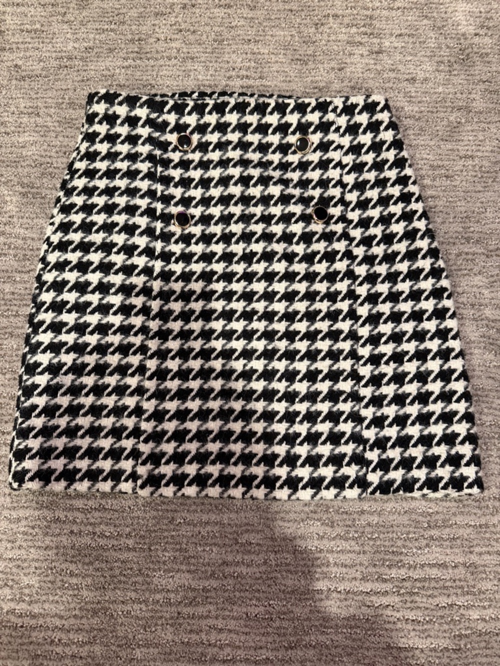 Abbey Glass Houndstooth Double-Button Mini Skirt - Black & White